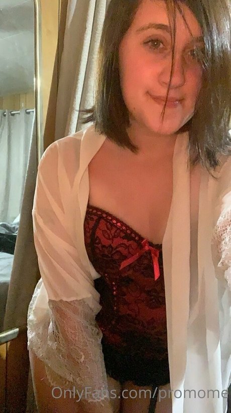 金髪の筋肉オンリーファンズ ホットセクシー 写真