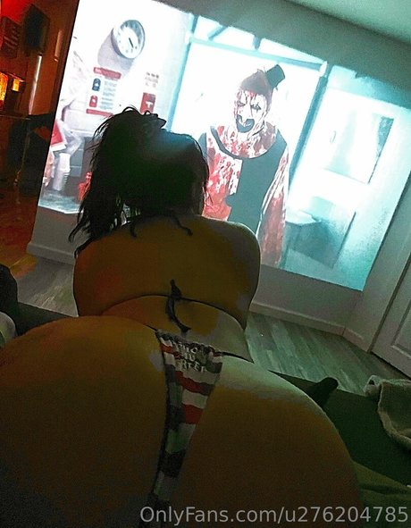 曲線美のランジェリーオンリーファンズ えろ ギャラリー