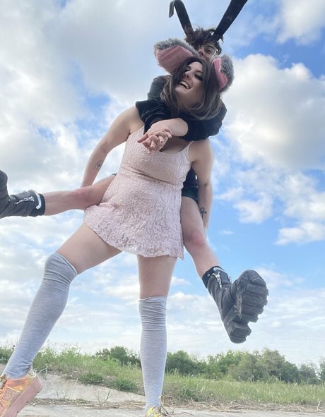 軍事オンリーファンズ えろ 写真