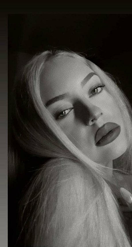 ティックトックスター オンリーファンズ 素敵 写真