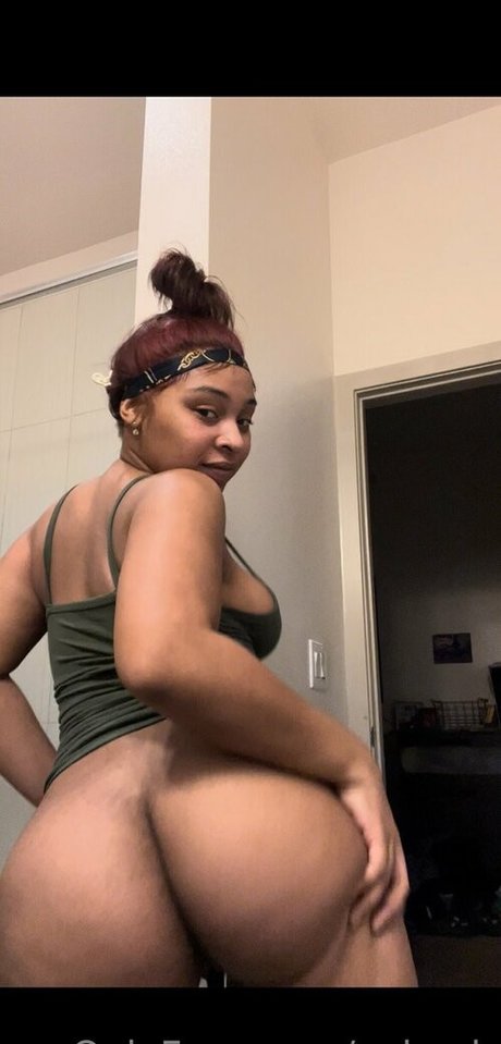 巨乳熟女オンリーファンズ セクシー裸 画像