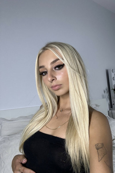 urbabyemxo ポルノモデル 写真