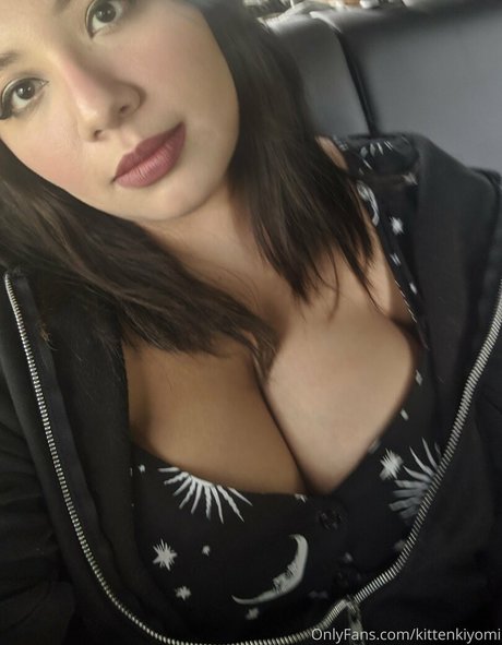 kittenkiyomi アダルトスター 写真