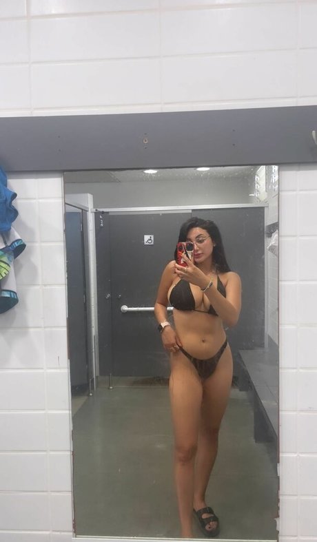 指マン 潮吹き オンリーファンズ セクシー 写真