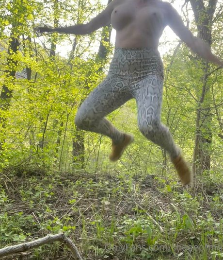 ランジェリーファックオンリーファンズ 無料 画像