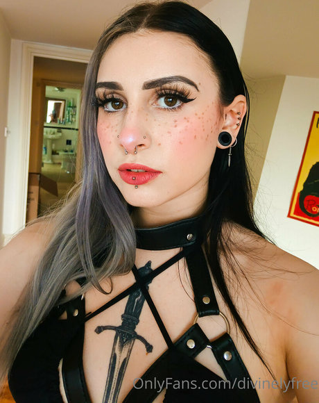 曲線美のランジェリーオンリーファンズ パーフェクト 画像