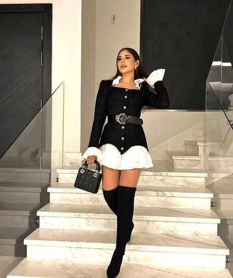 日本の熟女オンリーファンズ セクシー裸 写真