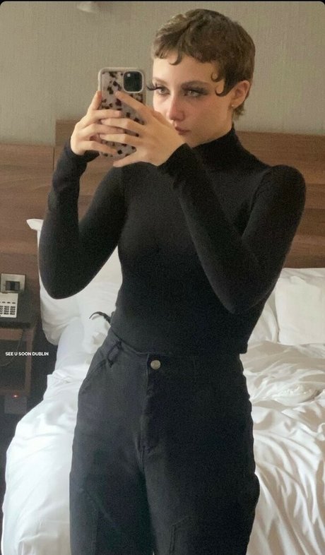 Chloe Moriondo ポルノスター 写真