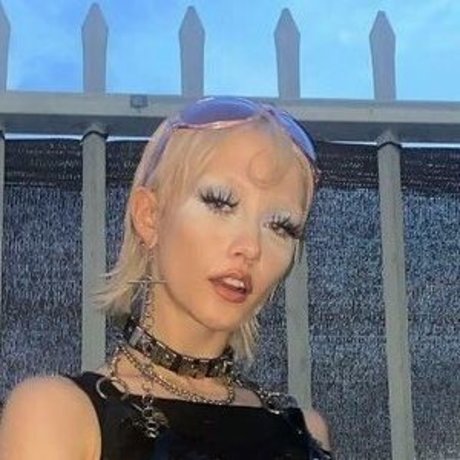 Chloe Moriondo 無料モデル アーカイブ