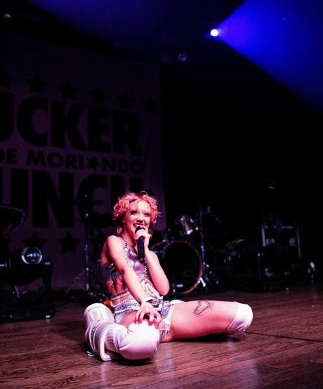 Chloe Moriondo モデル 写真