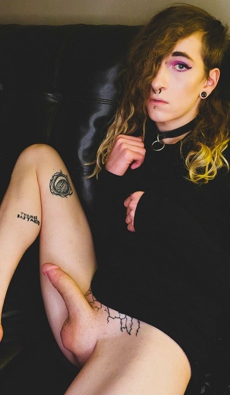 キティ・ウェット・オンリーファンズ アート裸 写真