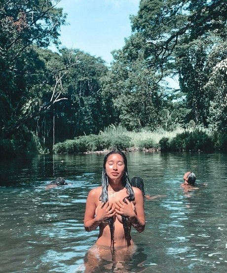 垂れ下がった熟女オンリーファンズ ポルノ 写真