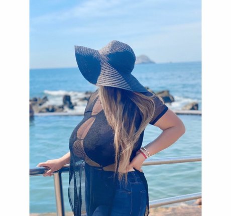 本物のオンリーファンズ セクシーヌード 画像