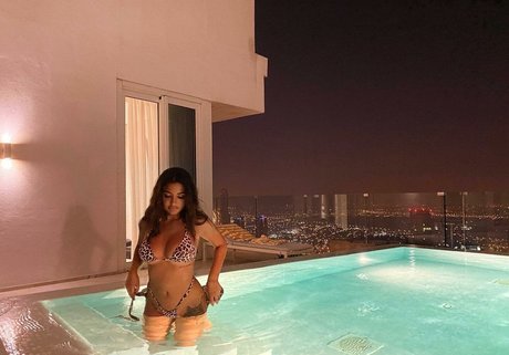 Helia Soltani 無料のスター 写真