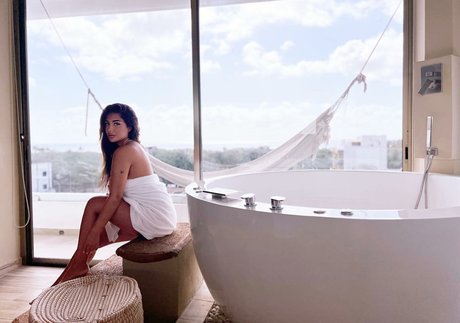 Helia Soltani 完璧なポルノスター 写真