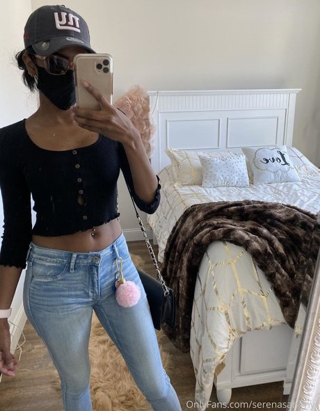 serenasahirnyc ポルノスター 写真