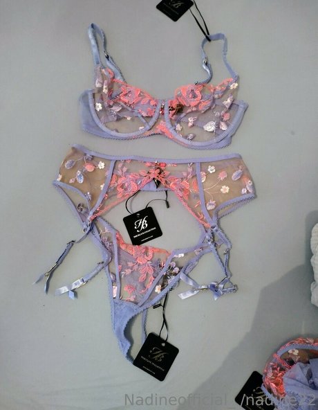 nadine22 エロティック女優 写真