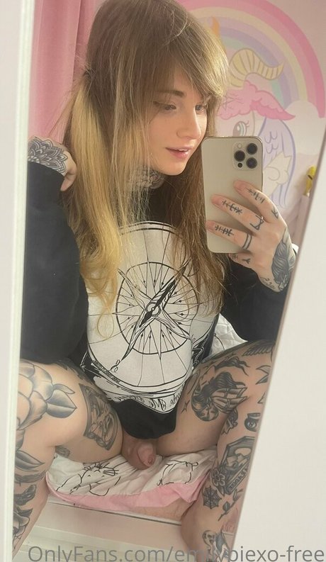 emilypiexo free ヌードモデル 写真