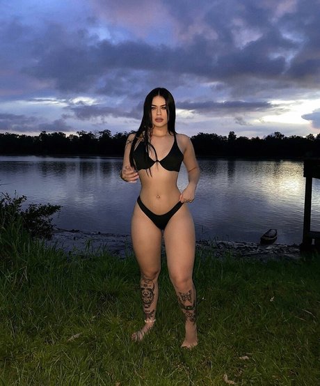 Djhully Amaral 素敵なモデル 写真