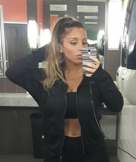 シャワー3P オンリーファンズ 無料ポルノ 画像