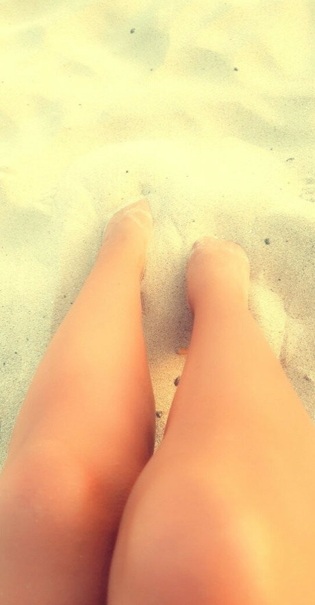 乳首 オンリーファンズ ホットポルノ 写真