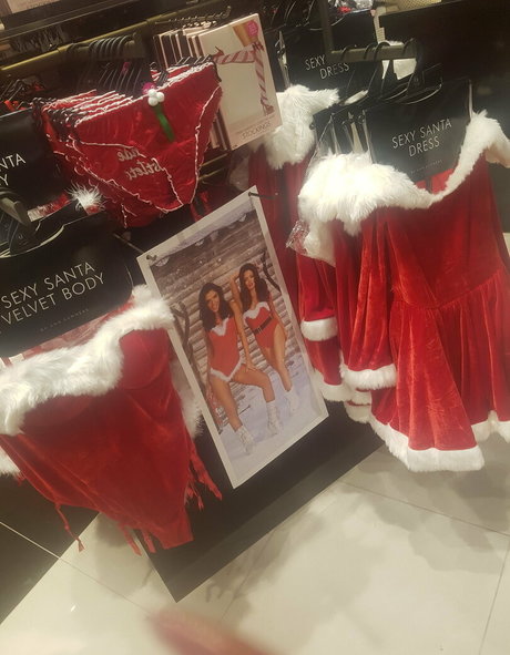 角質の女の子オンリーファンズ ポルノグラフィック 写真