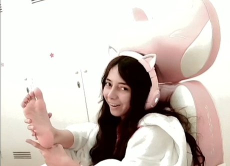 BBC ラフ オンリーファンズ ヌード 画像