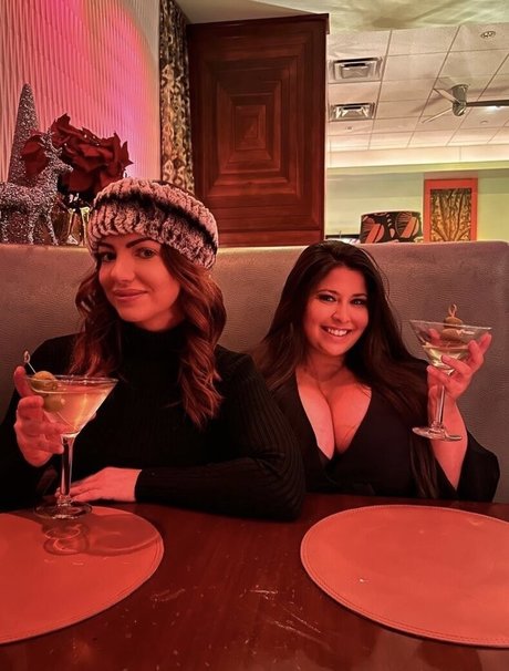 Vanessa Romero スター xxx 写真