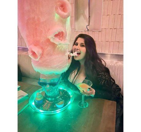 Vanessa Romero 最高の女優 写真