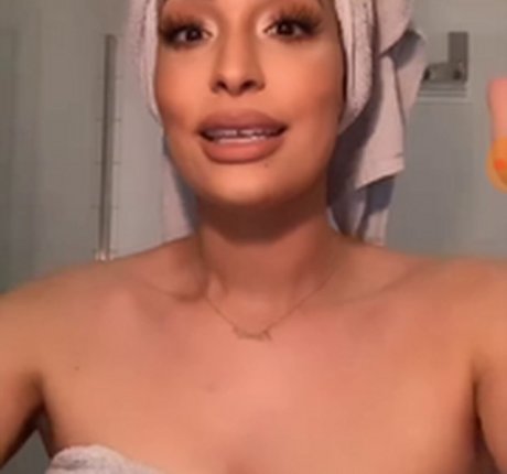 Lamiya Slimani ポルノスター ヌード 写真