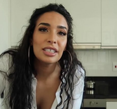 Lamiya Slimani アートスター 写真