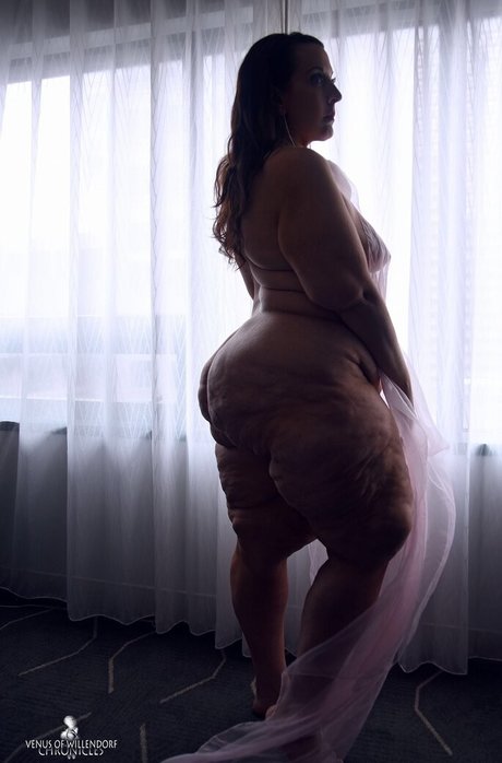 ティックトックスター オンリーファンズ 無料セクシー 写真