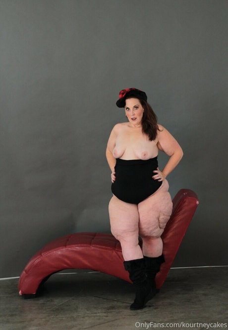 陸軍の熟女オンリーファンズ セクシー 写真