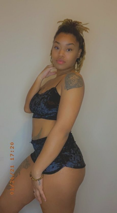 nyshacreams ポルノスター エロティック 画像