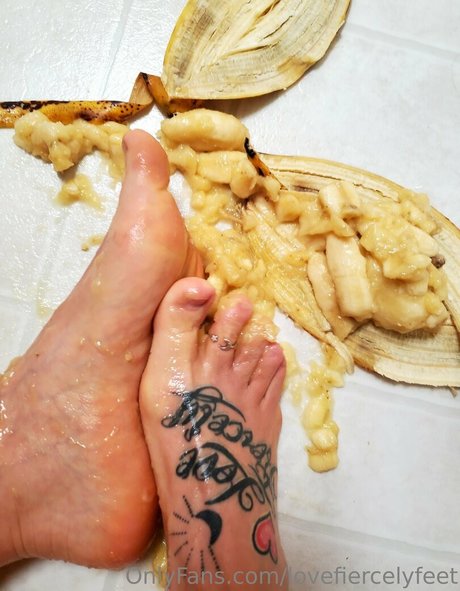 lovefiercelyfeet ポルノスター セクシー 写真