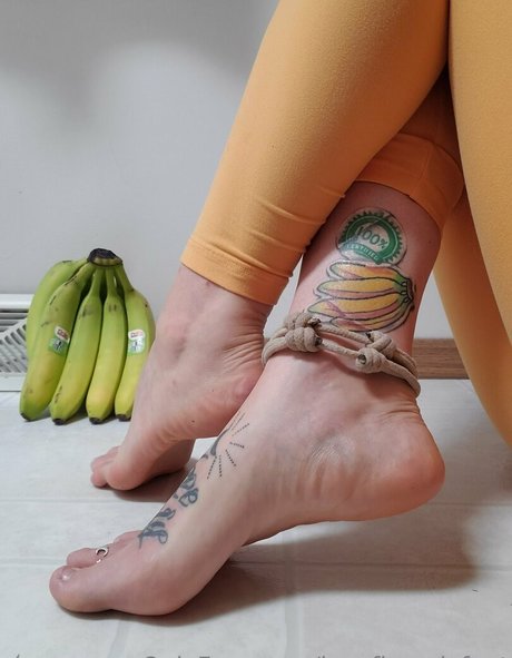 lovefiercelyfeet ポルノスター 写真