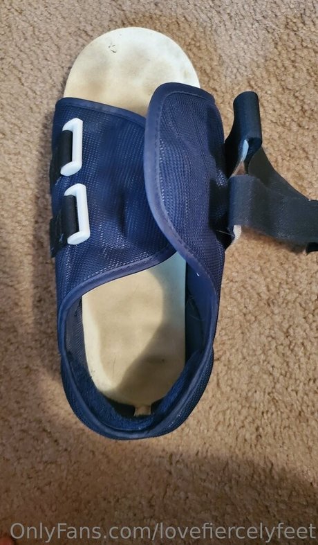 lovefiercelyfeet 裸のポルノスター ギャラリー