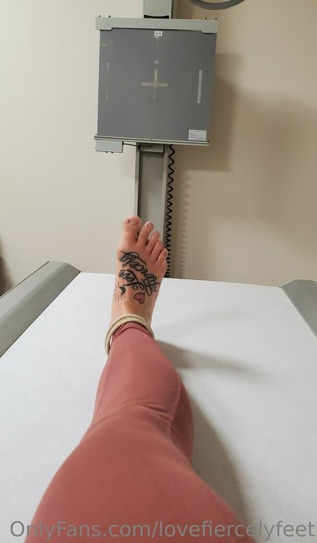 lovefiercelyfeet ホットなポルノスター 写真