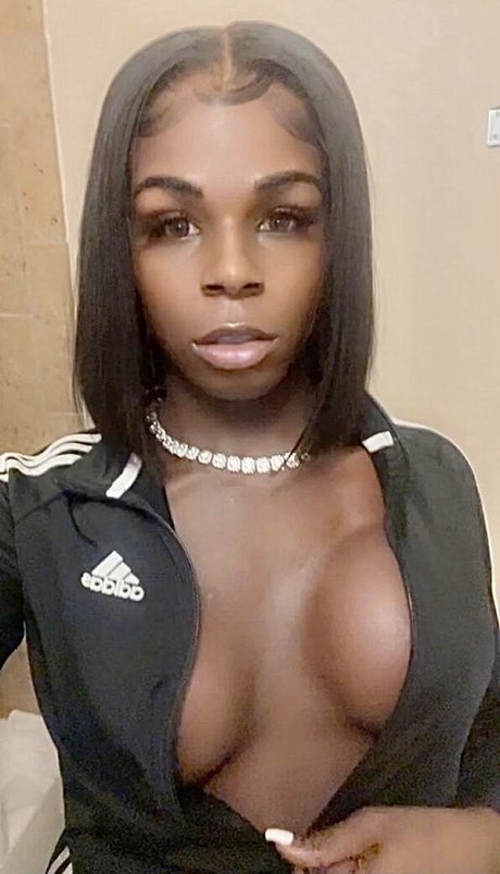 Carmen Brown ポルノスター 裸 写真