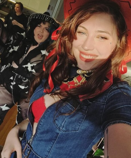 Knightsinclair 裸のスター 写真