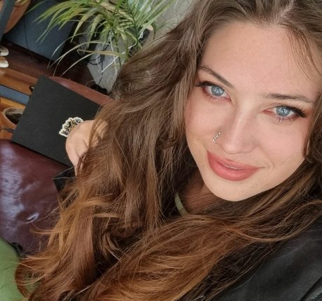 Knightsinclair エロティック女優 写真