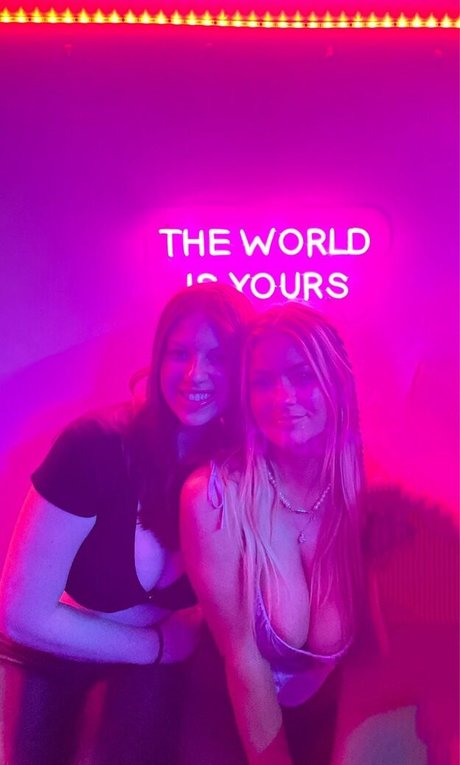 フィットネスガールズオンリーファンズ アートxxx 写真