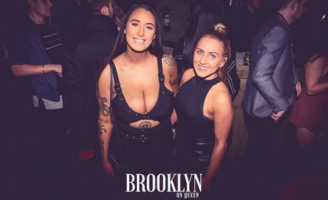 曲線美のブロンドオンリーファンズ ホット裸 画像