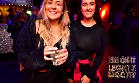 乳首オーガズム オンリーファンズ 無料ヌード 画像