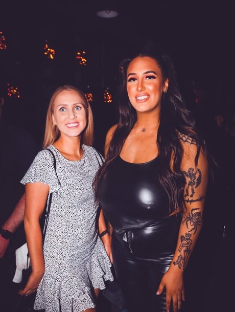 アナル乱交オンリーファンズ アダルト無料 写真