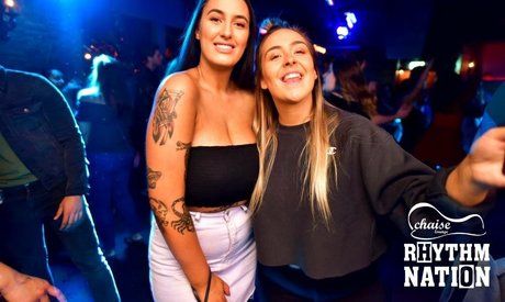 オンリーファンズでのセクスティング ヌード 画像