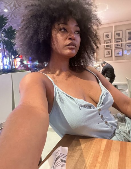 大学のアジア人オンリーファンズ HD 写真