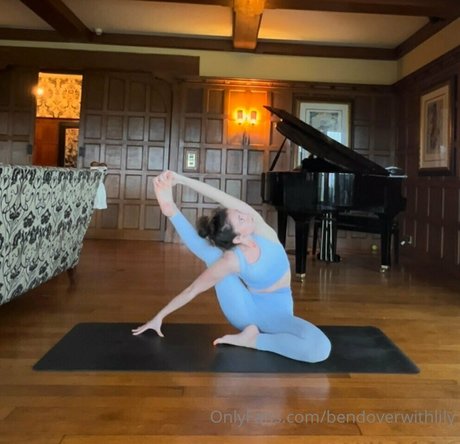 bendoverwithlily 独占スター 写真