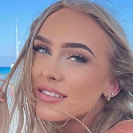 Alia Isenhour ヌードスター アーカイブ