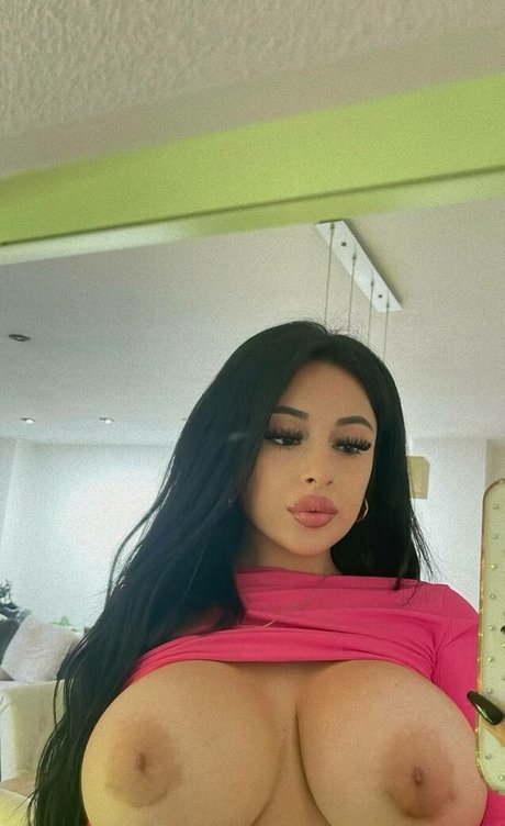 Emi Becerra ヌードモデル 写真